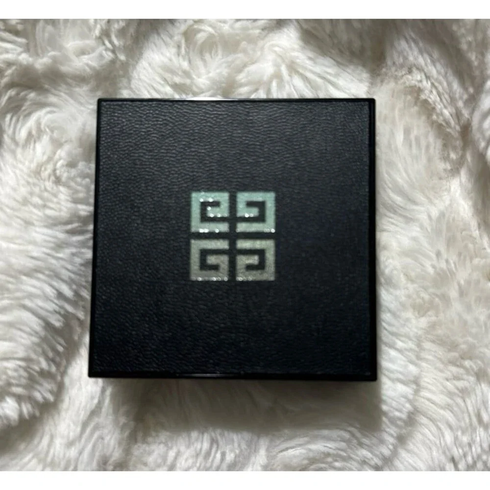 Givenchy Prisme Libre 4-Color Pressed Powder 04 Mousseline Acidulee